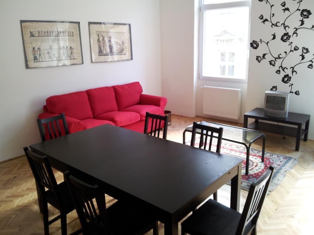 Anna 2 Bedrooms 2 Bathrooms 6 Bikes Budapest Room photo