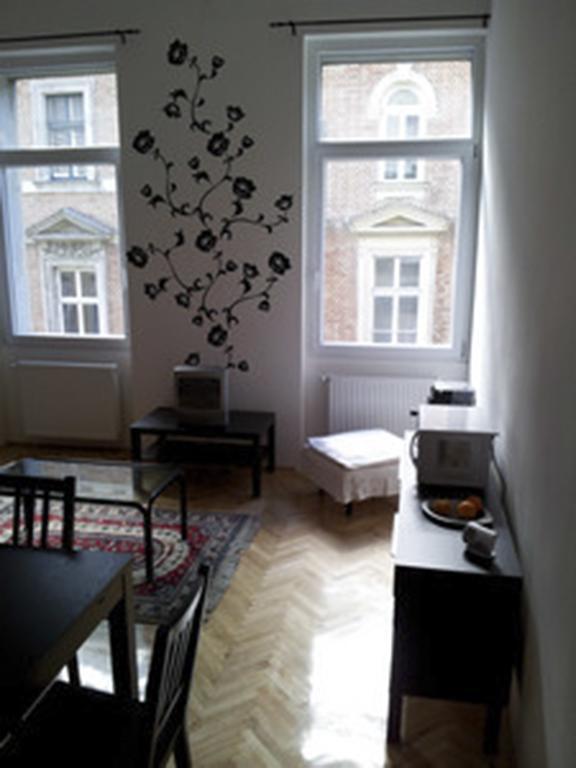 Anna 2 Bedrooms 2 Bathrooms 6 Bikes Budapest Room photo