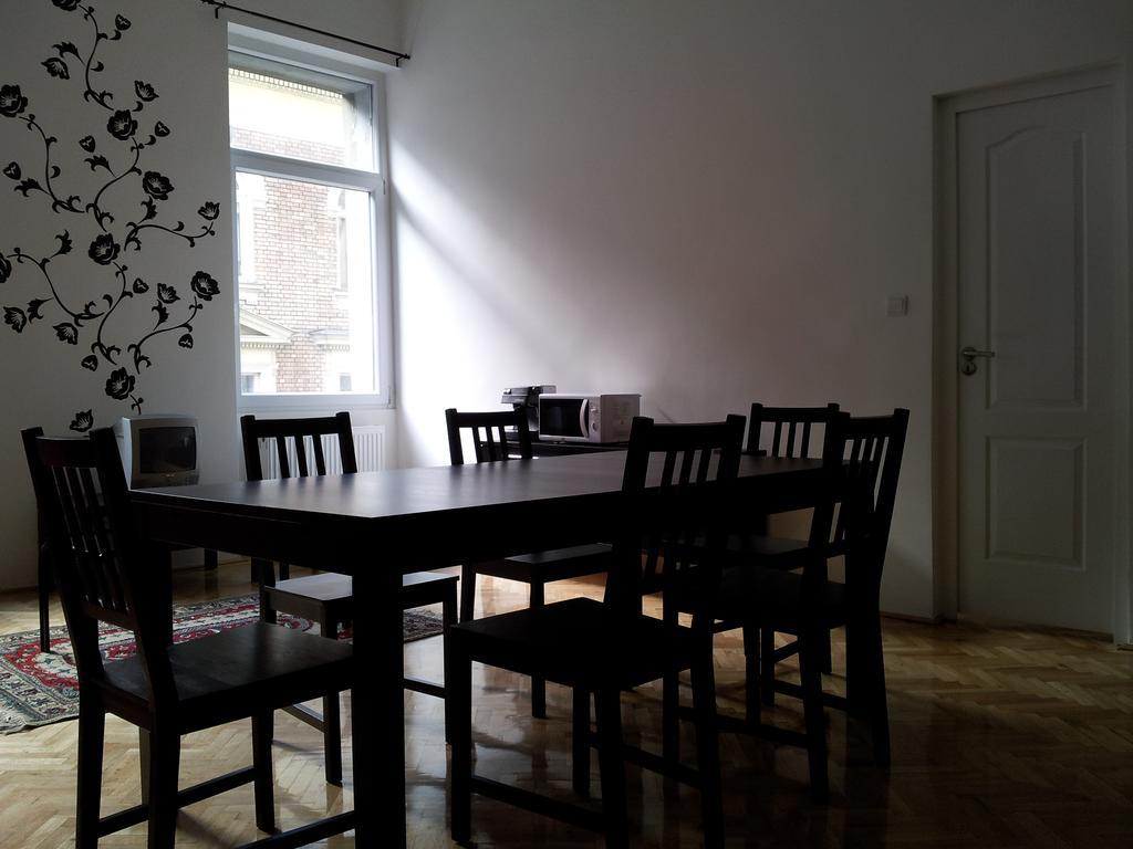 Anna 2 Bedrooms 2 Bathrooms 6 Bikes Budapest Room photo